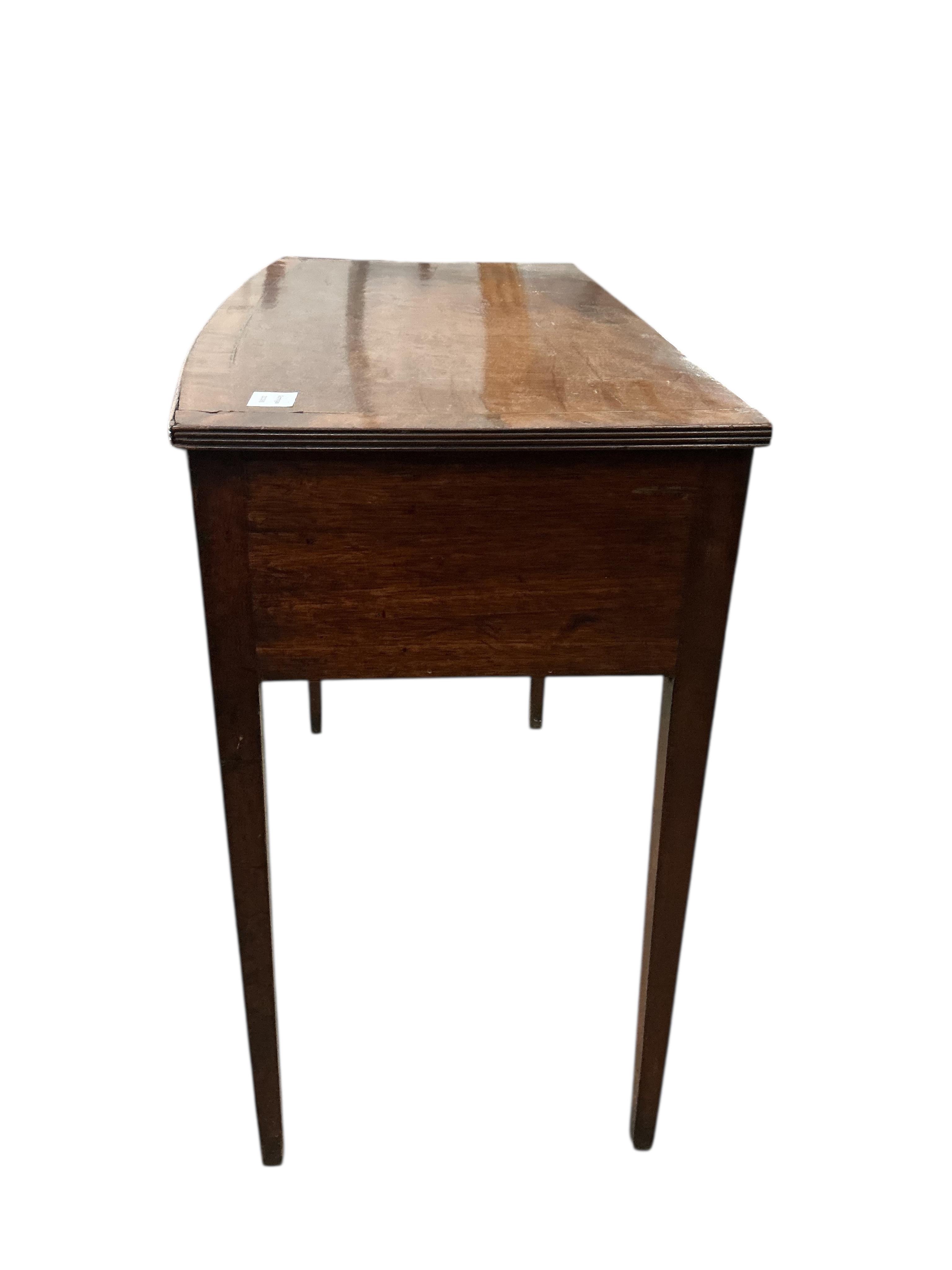 A George III mahogany bow front side table, width 88cm, depth 44cm, height 76cm